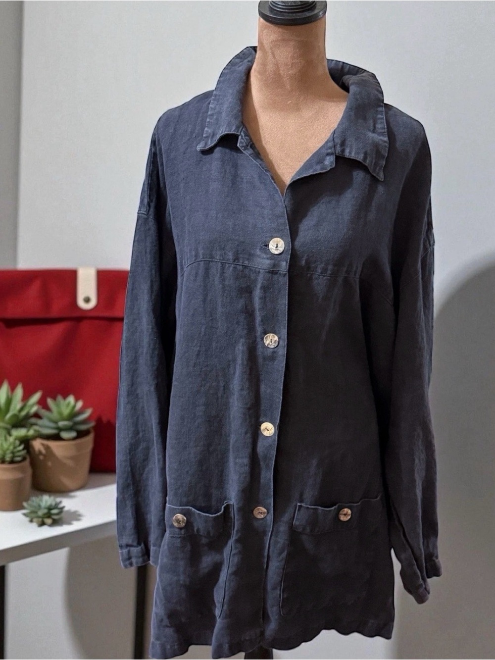 HW New York Relaxed Long-Sleeve Button Tunic in Charcoal Gray